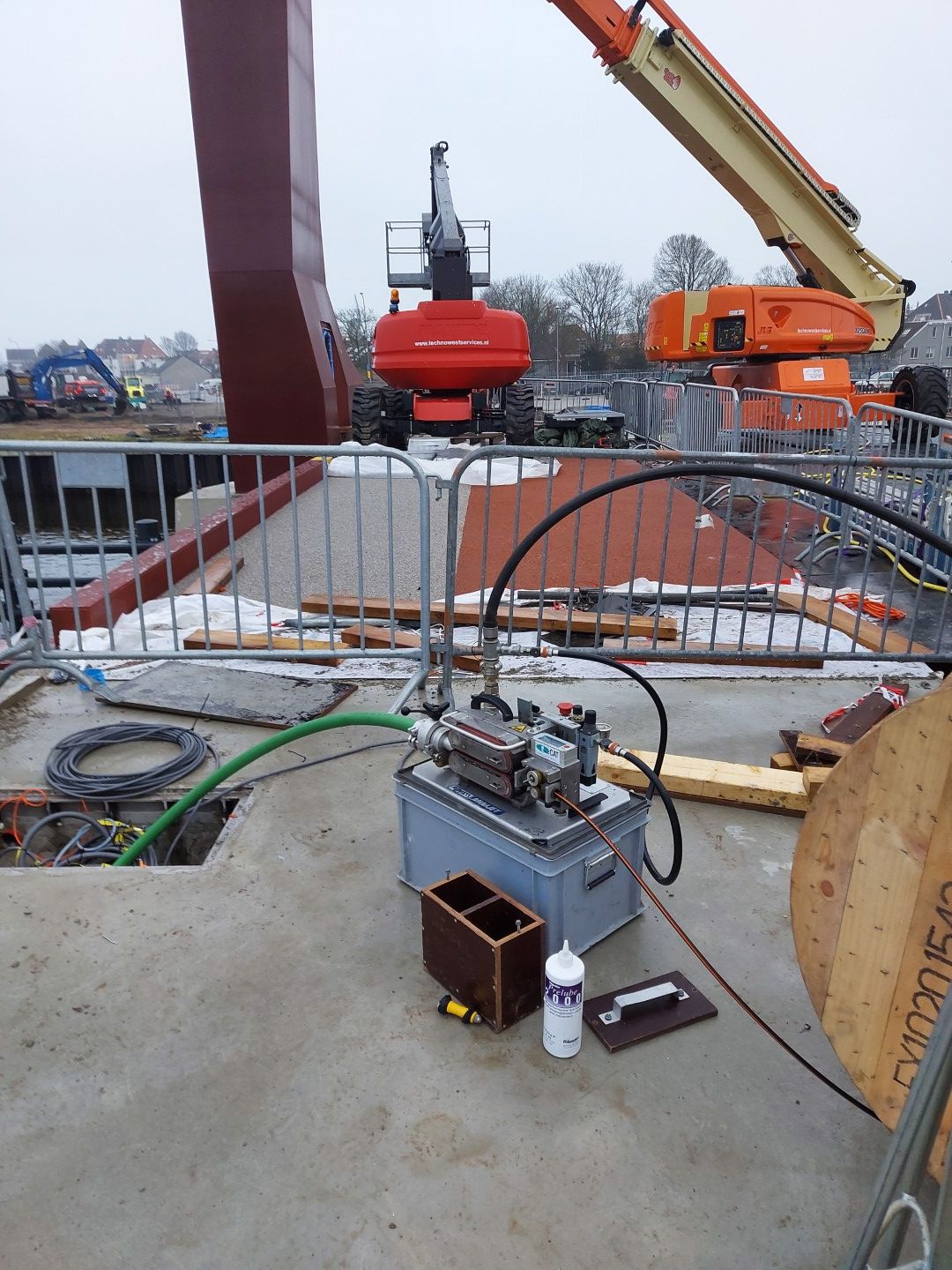 {Q-CAT} Q-CAT - Glasvezelmontage